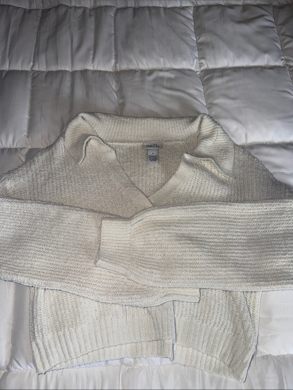 Ava & Viv Ivory V-Neck Ribbed Knit Sweater